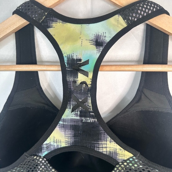 Victoria Sport VSX Logo Underwire Padded Sports Bra.  Size 32C - Picture 5 of 9